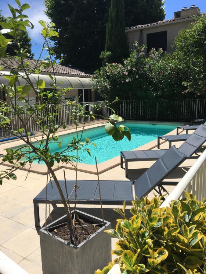 איל-סור-לה-סורג Hotel Cantosorgue מראה חיצוני תמונה